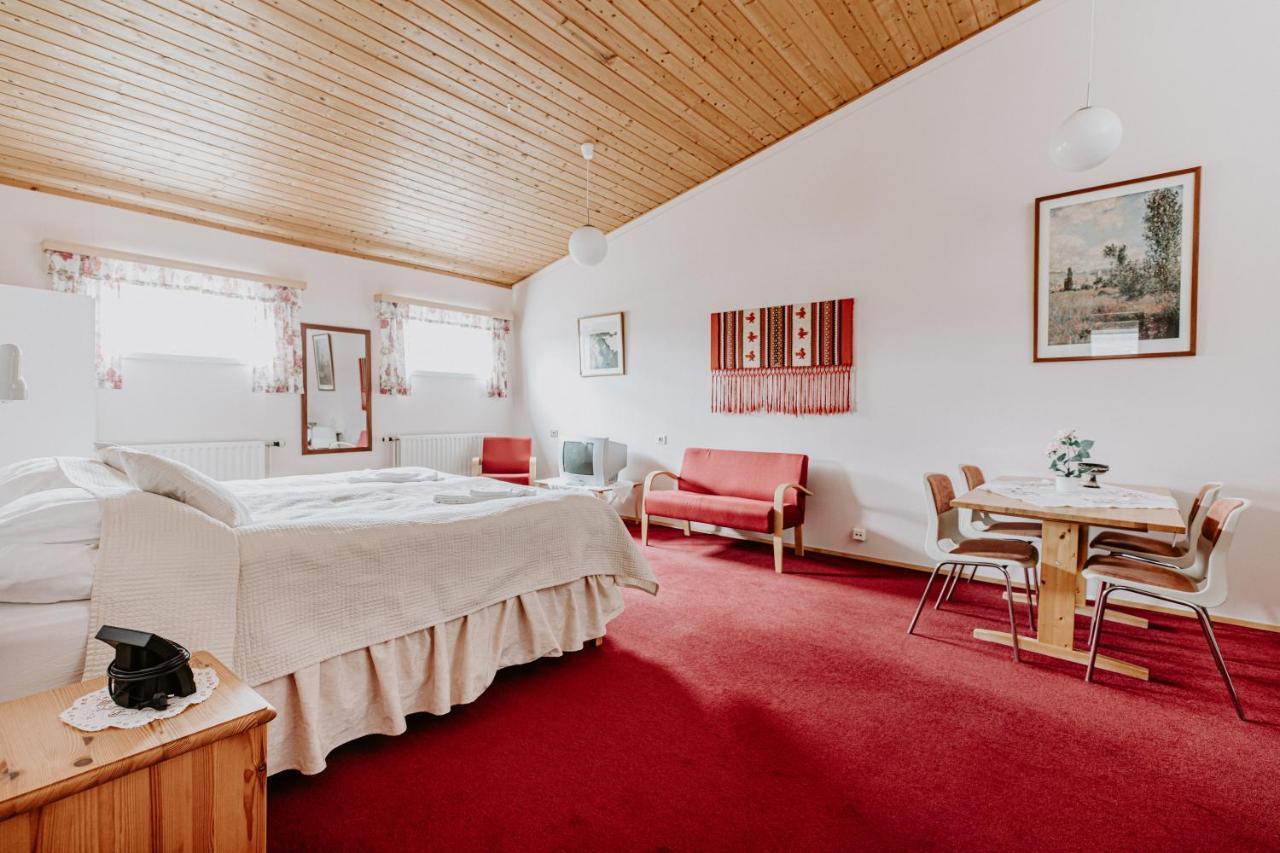 Narfastadir Guesthouse Laugar  Bagian luar foto