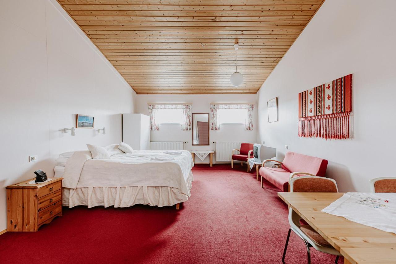 Narfastadir Guesthouse Laugar  Bagian luar foto